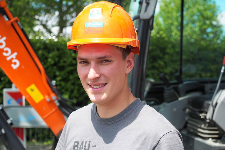 Straßenbauer René Weis eröffnen sich nach seiner Ausbildung am Bau ausgezeichnete Karrierechancen.